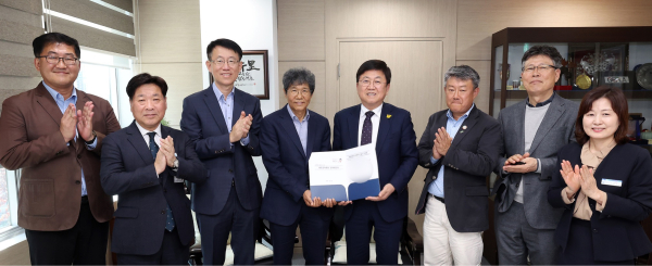 30일, 청사 3층 접견실에서 열린 세종교육회의 정책제안서 전달식 모습