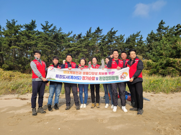 지난  1일 대산읍 대죽리 흑어도에서 열린 정기순찰 및 환경정화 활동 모습