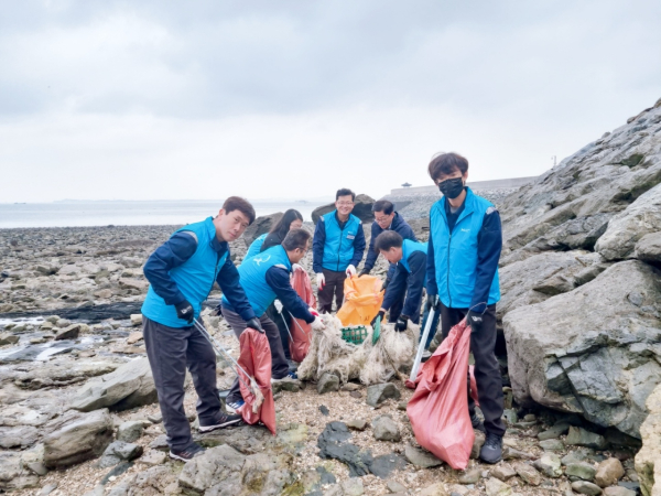 안섬포구 청소 사진