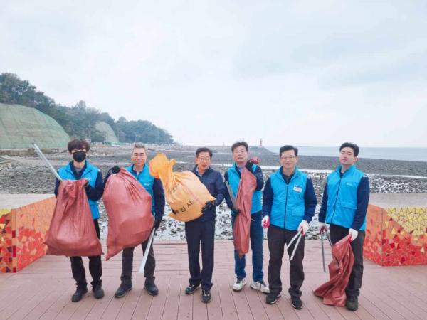 안섬포구 청소 사진