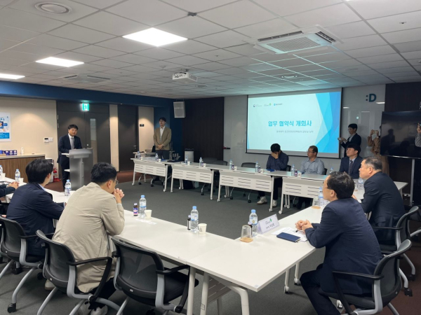 업무협약 체결 기념사진/고용노동부 천안지청 제공