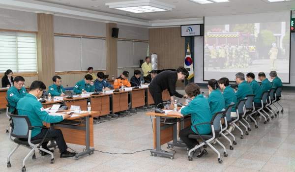 최충규 대덕구청장과 유관기관 관계자들이 재난안전통신망(PS-LTE)을 활용해 ‘2023 재난대응 안전한국훈련’ 진행