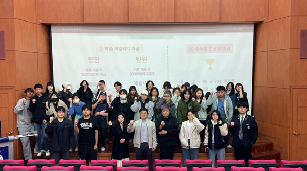 한국영상대 교수학습지원센터에서 진행하는 ‘학생학습공동체 8기’ 재학생들이 프로그램 오리엔테이션에 참여 후 기념 사진