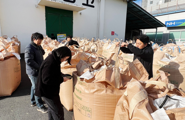 7일 서산농협남부지점에서 열린 공공비축미곡 건조벼 수매 현장 모습