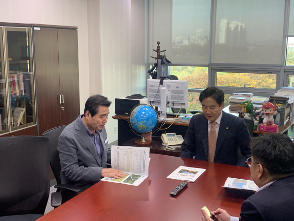 이용호 예결위원 방문 모습