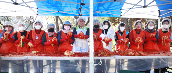 9일 샘머리공원에서 열린 김장대행사 장면