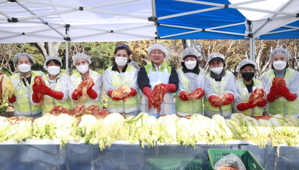 9일 샘머리공원에서 열린 김장대행사 장면