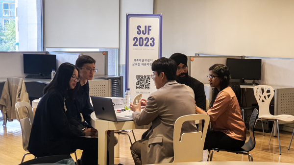 글로벌 채용박람회 개최 (재학생 면접 모습)