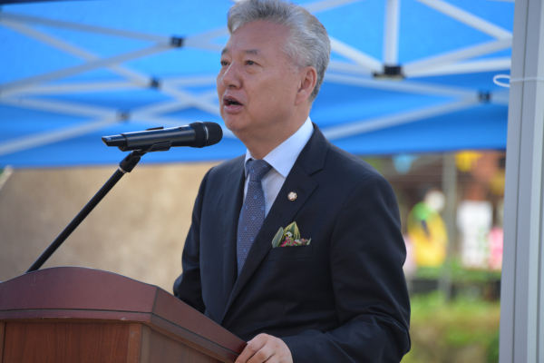 축사하는 홍성국 의원