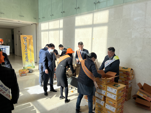 한국농어촌공사는 내달 감귤데이(12.1)를 앞두고 감귤 소비 촉진을 위한 ‘감귤 홍보 행사’를 진행하고 있다.