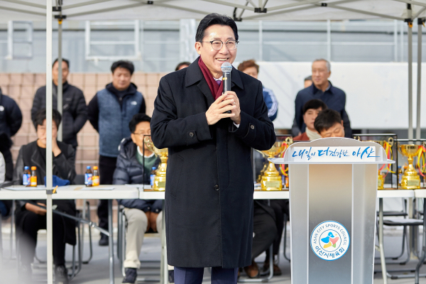 이순신종합운동장에서 열린 ‘2023 아산시체육회장배 육상경기대회’에서 박경귀 아산시장 축사 모습