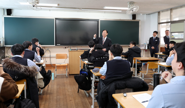 설동호 대전시교육감, 수능 시험장학교 현장 점검 및 수험생 격려 모습