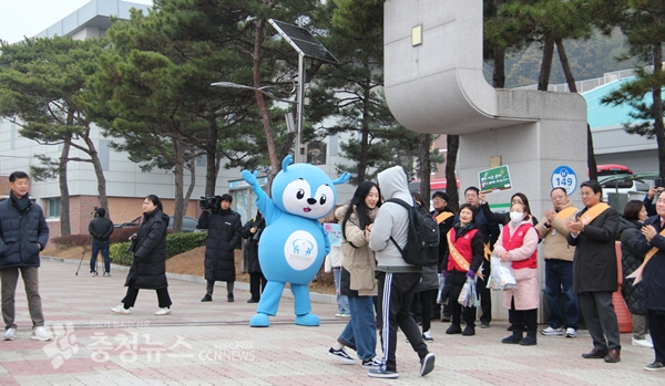 충남 청양고 수능 응원 모습