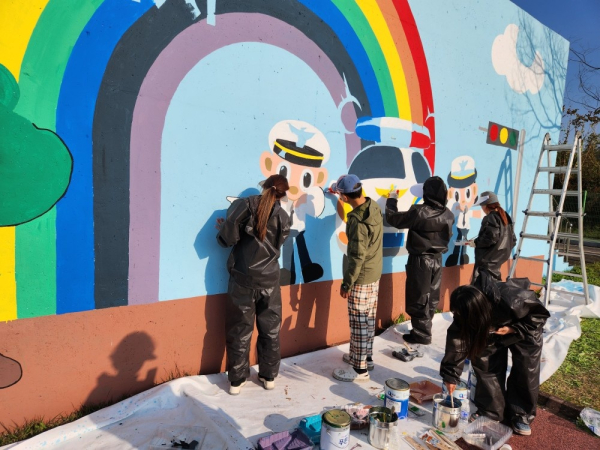 성환문화회관 어린이 체험관에 벽화 봉사