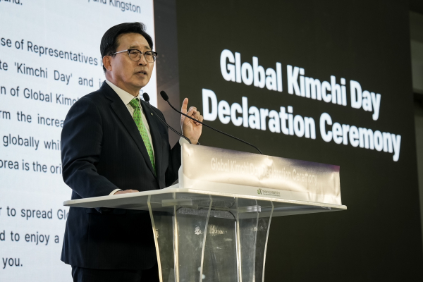글로벌 김치의 날 선포식 주재하는 김춘진 사장