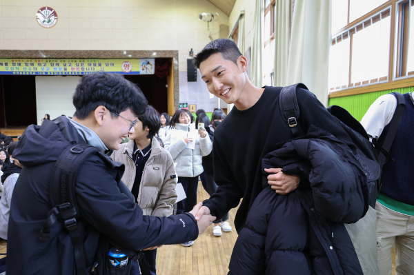 우상혁 선수 대전송촌중 모교 방문 모습