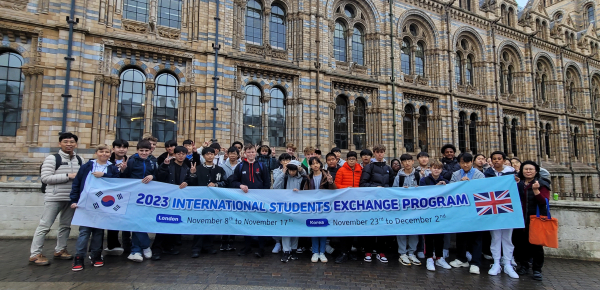 도내 중학생 19명이 참여한 영국 런던문화탐방 모습