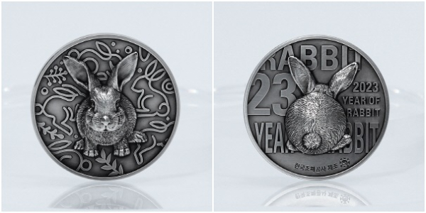‘양면 고심도 토끼’기념메달 제품 (앞면, 뒷면)