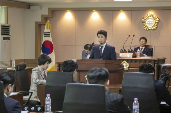 최충규 대덕구청장이 대덕구의회 제272회 제2차 정례회 본회의에서 시정연설을 하고 있다.