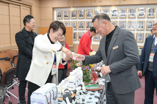 공주알밤 가공상품 유통전문가를 초청해 품평회와 구매 상담회 진행