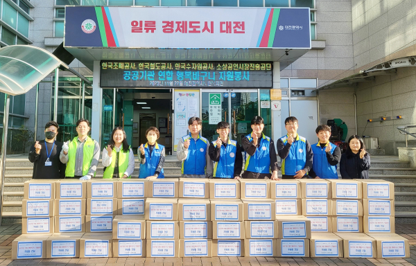 퍼블리코대전 참여기관들과 22일 대전광역시노인복지관에서 취약 노인계층을 위한 키트를 직접 제작 및 전달하는 봉사활동 실시