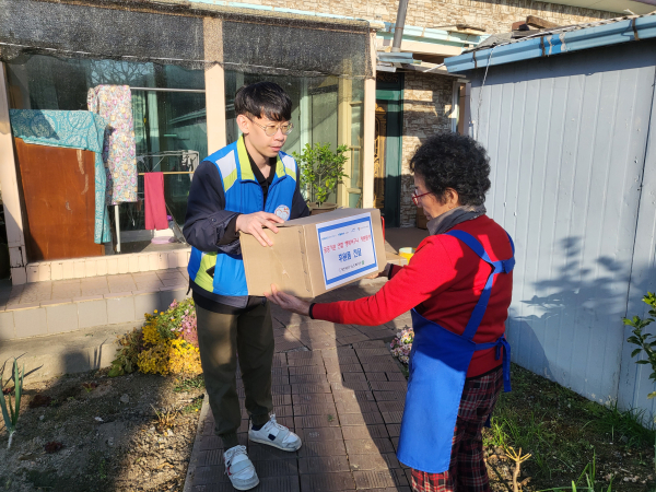 지난 22일 대전광역시노인복지관에서 취약 노인계층을 위한 키트를 직접 제작 및 전달하는 봉사활동을 실시하였다