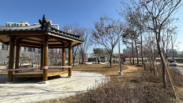 홍도지하차도 상부에 조성된 ‘쉼표 정원’