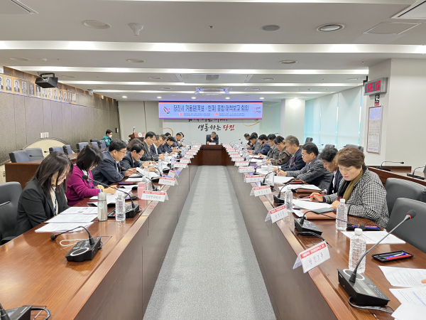 지난 22일 시청 소회의실에서 겨울철 폭설·한파 종합 대책 보고 회의 모습