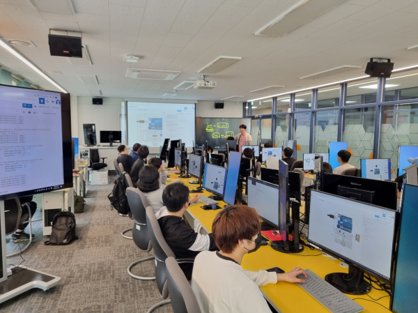 (사)한국디지털콘텐츠학회 추계종합학술대회 및 대학생 논문경진대회에서 참가 모습