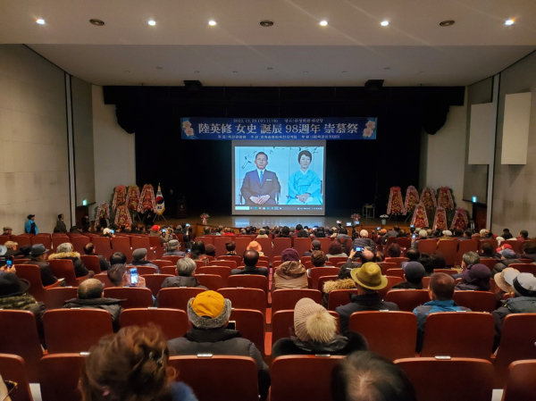 육영수 여사 숭모제에 참석한