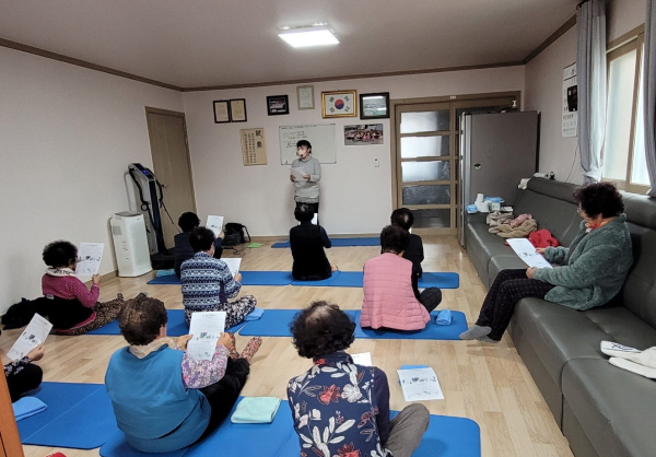 경로당 활성화 프로그램 강사 활용 어르신 일상 안전교육 진행 모습