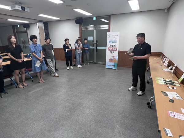 지난 '잘 팔리는 농산물 디자인 과정' 교육 진행 모습