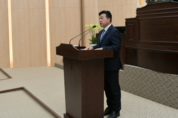 시정연설 중인 최재구 예산군수