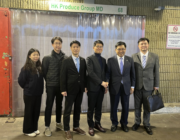 Maryland Food Center Authority(MFCA)방문 기념사진 * 한국농수산식품유통공사 김춘진 사장(우측 2번째), HK Produce 김종호 대표(우측 3번째)