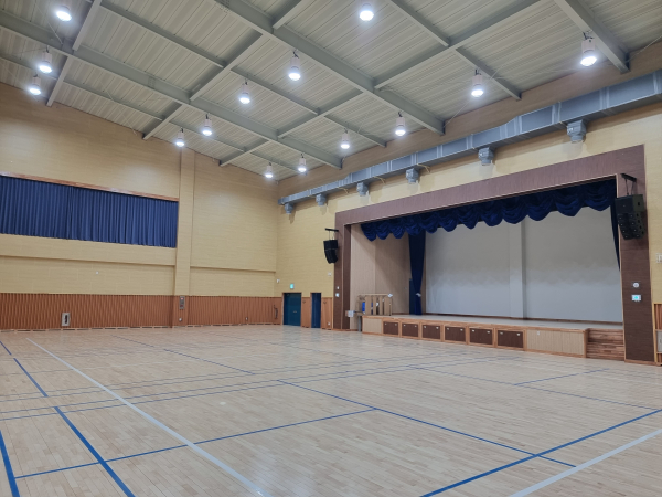 기성초 다목적 강당 준공 (내부 모습)