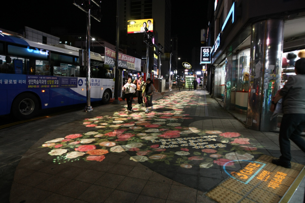 천안역 ‘꽃길 포토존’