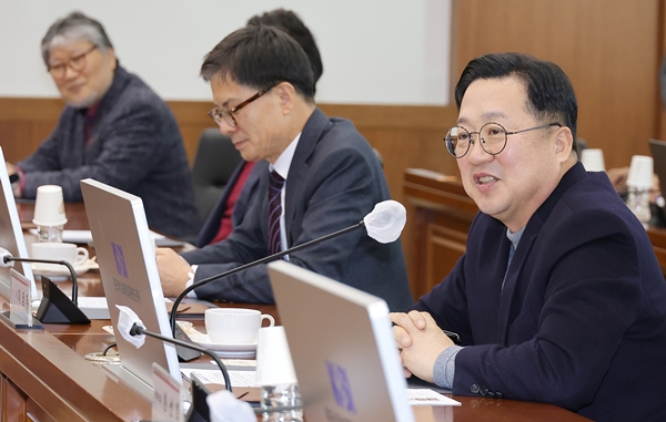 이장우 대전시장(오른쪽)