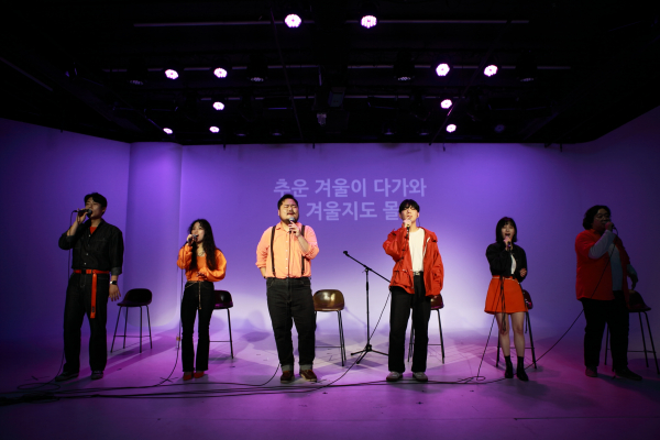 자립 에세이 『나 혼자 잘 산다』 북 토크 콘서트 공연 사진