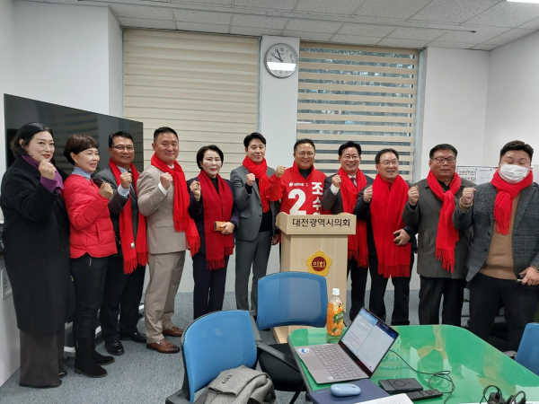 조수연 국민의힘 대전 서구갑 당협위원장이 12일 대전시의회 기자실에서 22대 총선 출마의 변을 밝히고 있다.