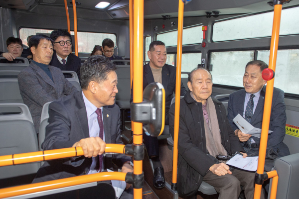 전기저상버스 운행 시승식 모습