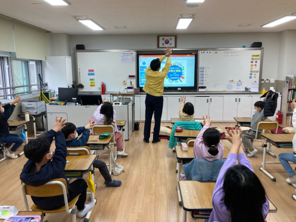 어린이 심폐소생술 교육 모습