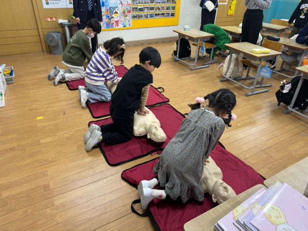 어린이 심폐소생술 교육 모습