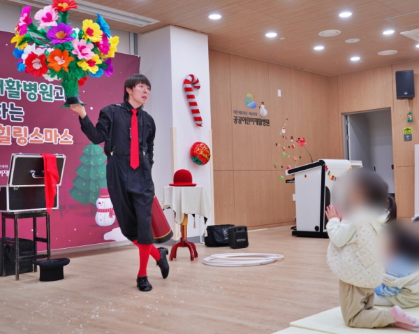 지난 21일 대전세종충남·넥슨후원 공공어린이재활병원을 찾아 ‘싸안타가 간다’ 프로그램을 운영했다.