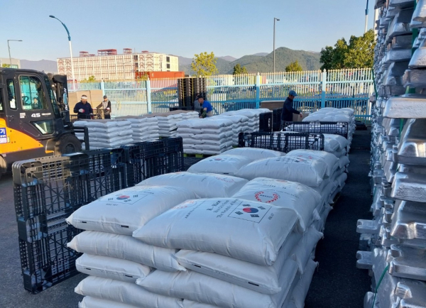 애프터(APTERR) 쌀 원조물량 적입 현장