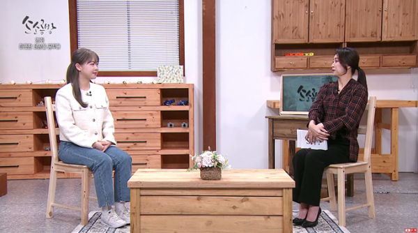 영화영상과 이주아 신인 감독이 KBS에 출연해 장편 다큐멘터리 영화 '면접 교섭'에 관해 인터뷰를 진행하고 있다.