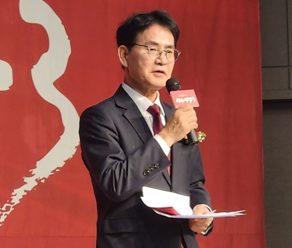 출판기념회에서 인사말을 하는 이창수 위원장/사진=박동혁 기자