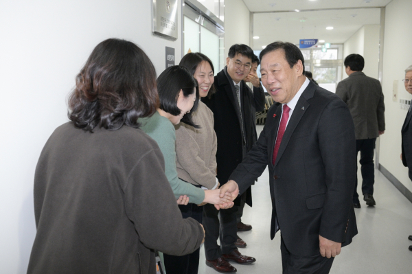 최민호 시장 보훈회관 방문 모습