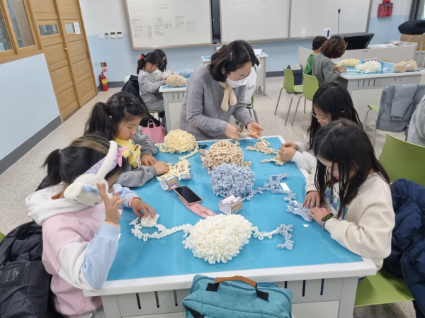 해밀초등학교에서 ‘엄마, 아빠품 마을학교’ 겨울방학 특강으로 강좌가 진행되고 있다.