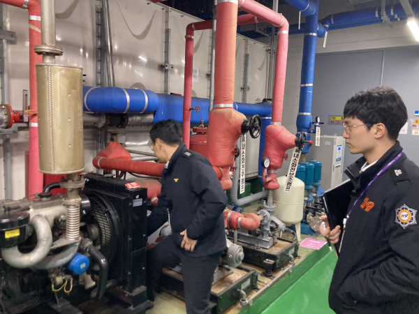 수영장 안전점검 모습( 세종국민체육센터)