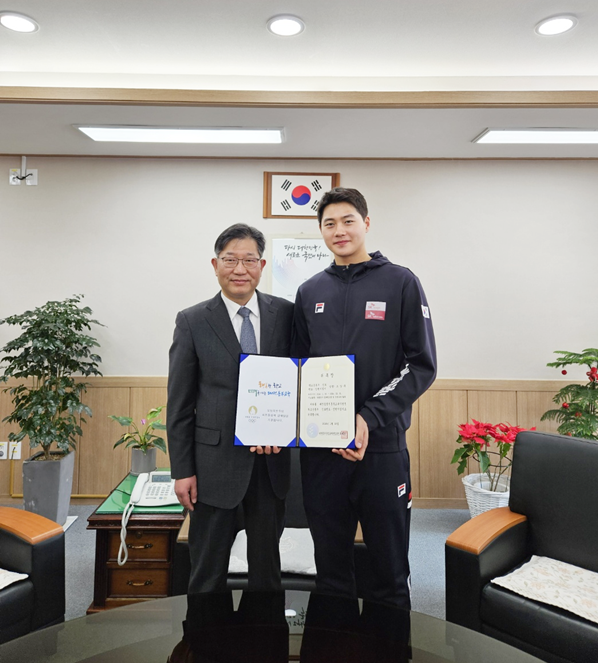 ‘학교운동부 진로멘토·인권지킴이’에 펜싱 국가대표 오상욱 위촉 모습